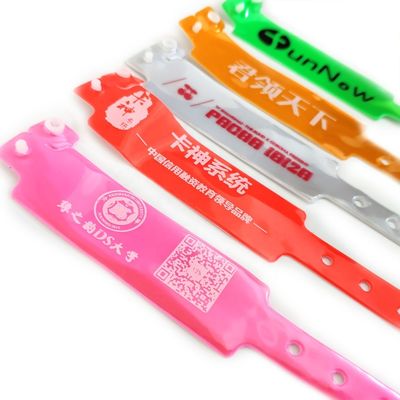 Custom Logo Accepted Plastic Bracelet PVC Wristbands for Men's Music Event