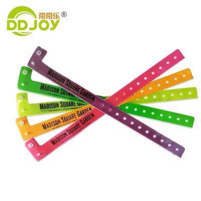 Design PVC Plastic Bracelet for Anniversary Occasion Eco-friendly Reflective Wrist Band