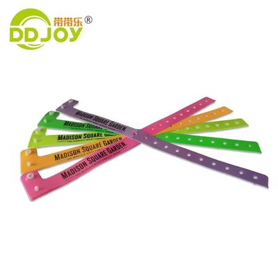 Design PVC Plastic Bracelet for Anniversary Occasion Eco-friendly Reflective Wrist Band