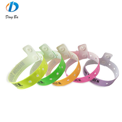 Custom Logo Printed Vinyl Wristband One Direction Plastic Festival Bracelet for Parks
