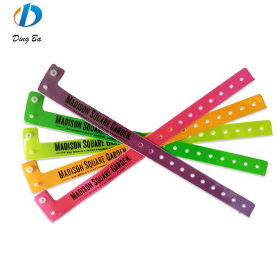 Custom Logo Printed Vinyl Wristband One Direction Plastic Festival Bracelet for Parks