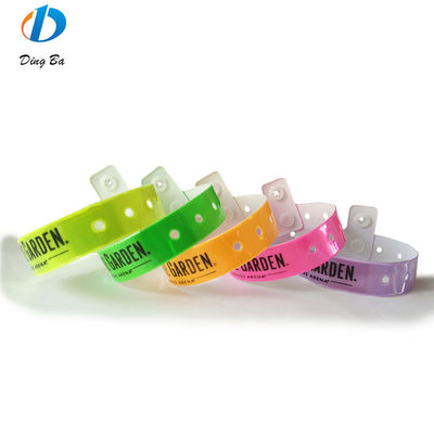 Custom Logo Printed Vinyl Wristband One Direction Plastic Festival Bracelet for Parks