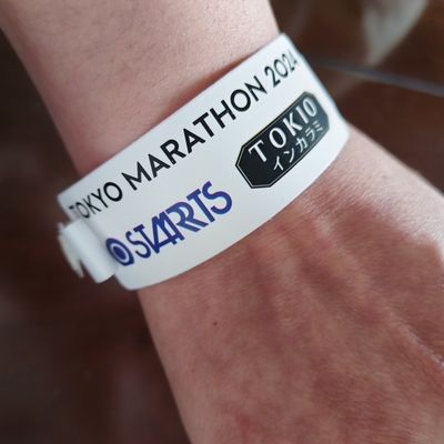 2024 Selling Gift Bracelet Yellow Custom Wristband with Anti-Allergy Performance