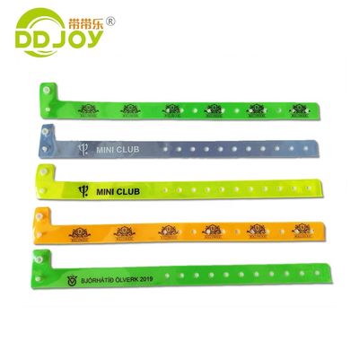 Fluorescent Film PVC Material L Shape Wristband for Events 250*16mm Adjustable Size