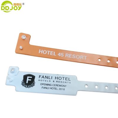 Custom Theme Wristband PVC/Vinyl Material for Next Event or Campaign